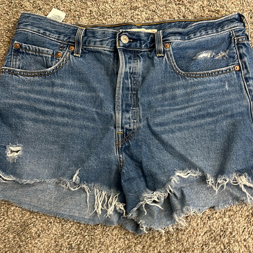 Levi’s Ribcage Shorts